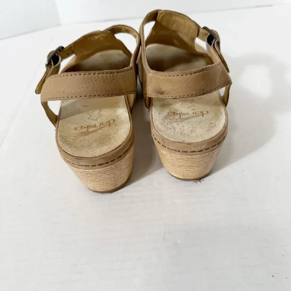 Dansko Womens Laverne Sand Milled Nubuck Suede Sandals Size 9.5-10‎